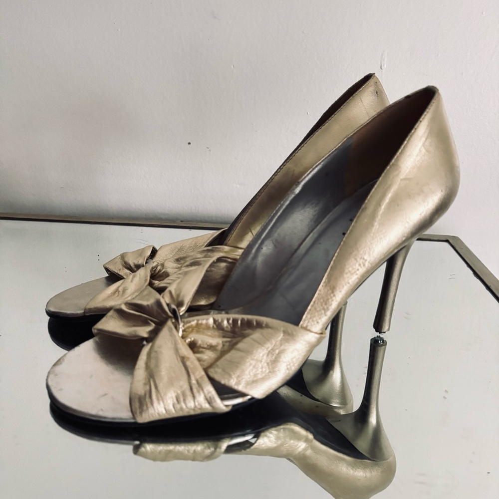 BCBG Gold Women's Metallic Heel Shoes Size 9